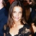 Katie surveill�e � la loupe!